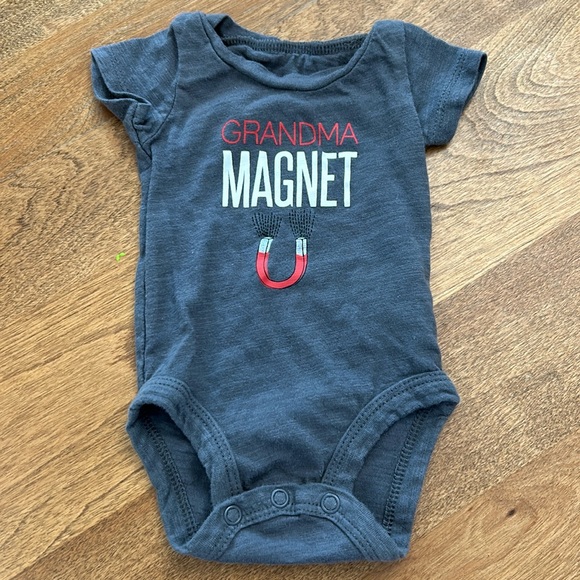 Carter's onesie - Picture 1 of 3